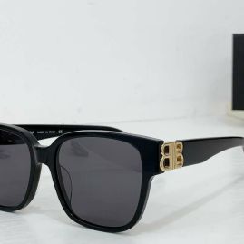 Picture of Balenciga Sunglasses _SKUfw55826954fw